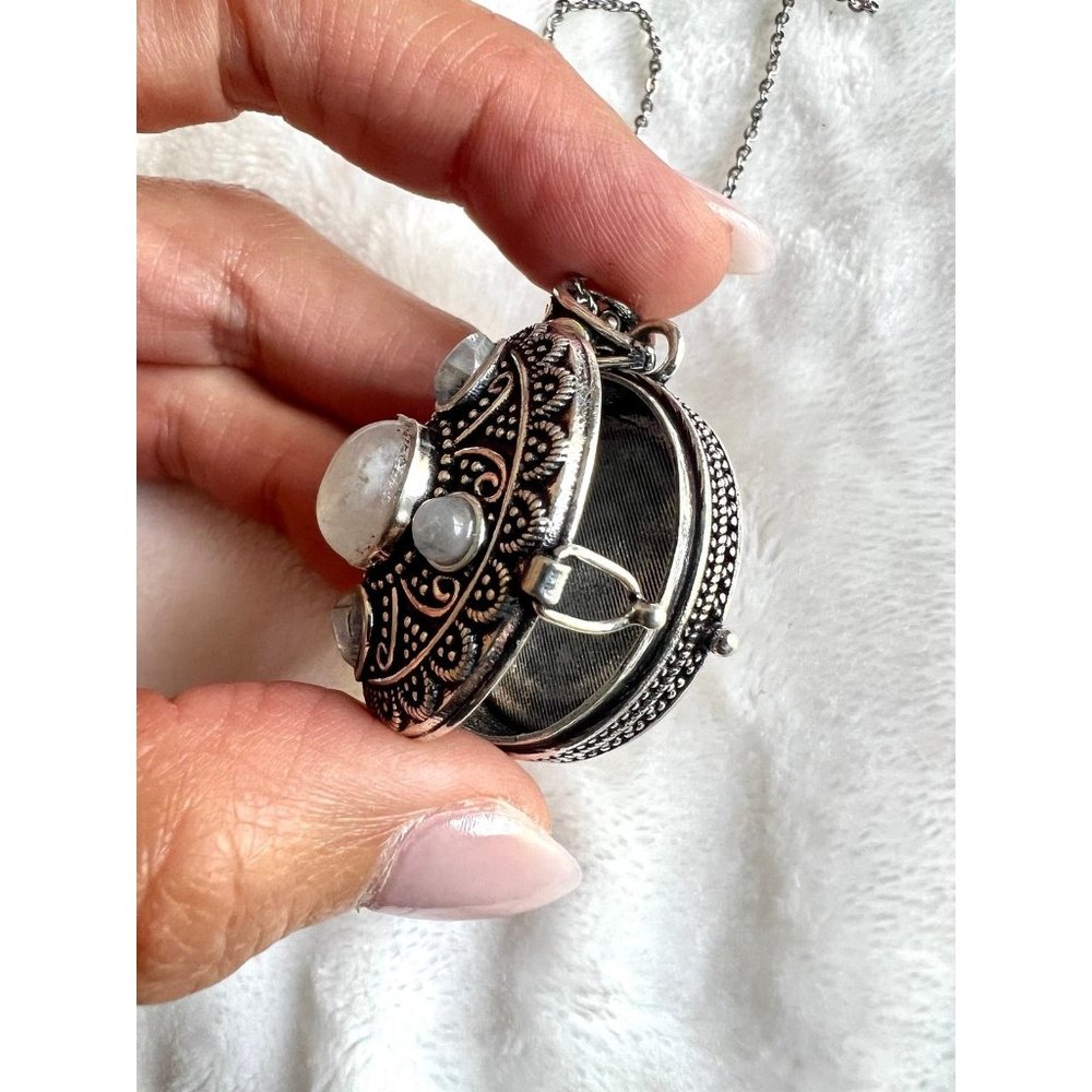 925 Vintage Style Rainbow Flash Moonstone POISON Locket Pendant Necklace - Picture 6 of 12